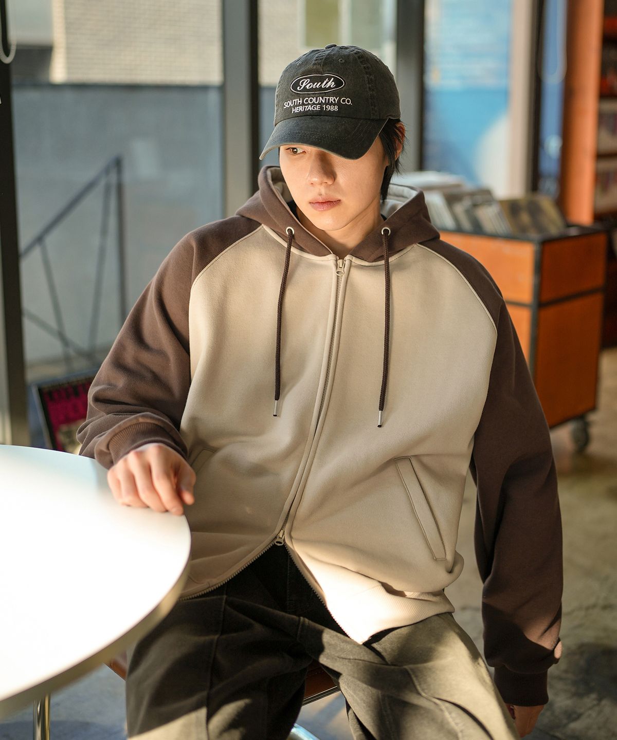 제멋(JEMUT) 노바 오버핏 레글런 후드집업 브라운 SOHD2608