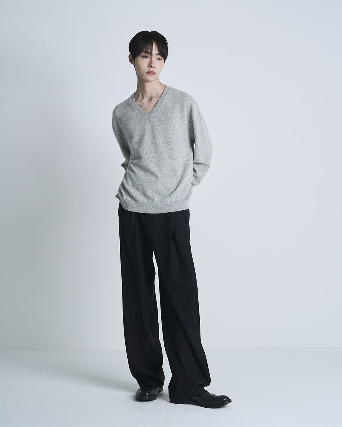 포커페이스(POKERFACE) FARASHA CASHMERE V NECK KNIT LIGHT GREY