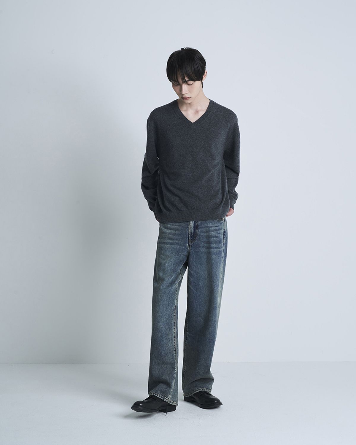 포커페이스(POKERFACE) FARASHA CASHMERE V NECK KNIT CHARCOAL