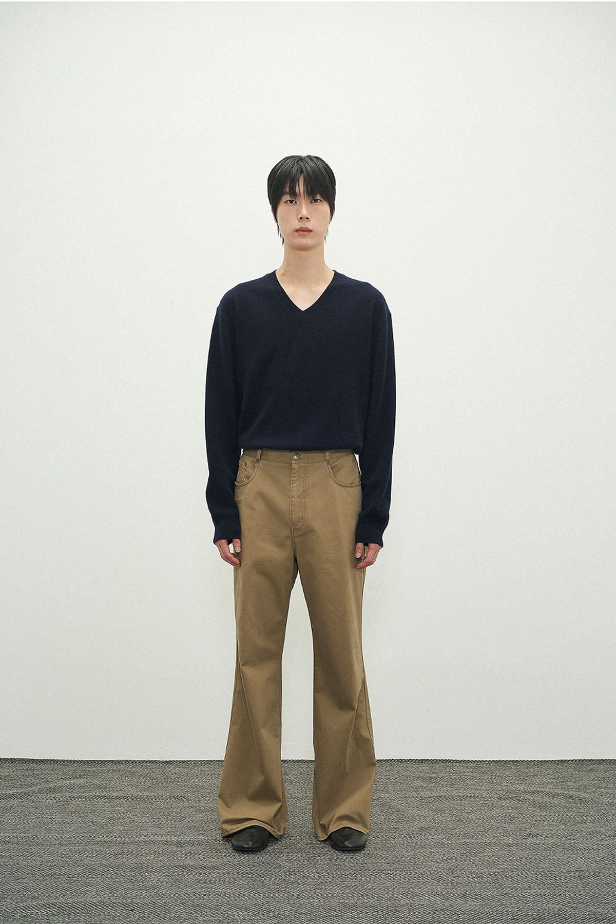 포커페이스(POKERFACE) FARASHA CASHMERE V NECK KNIT DARK NAVY