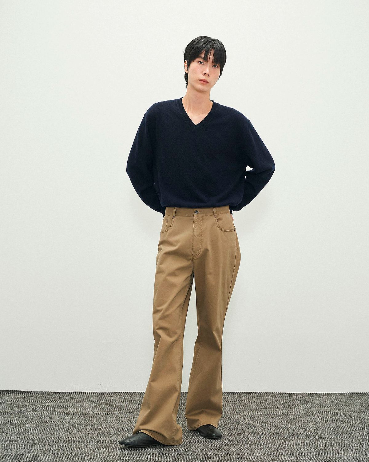 포커페이스(POKERFACE) FARASHA CASHMERE V NECK KNIT DARK NAVY