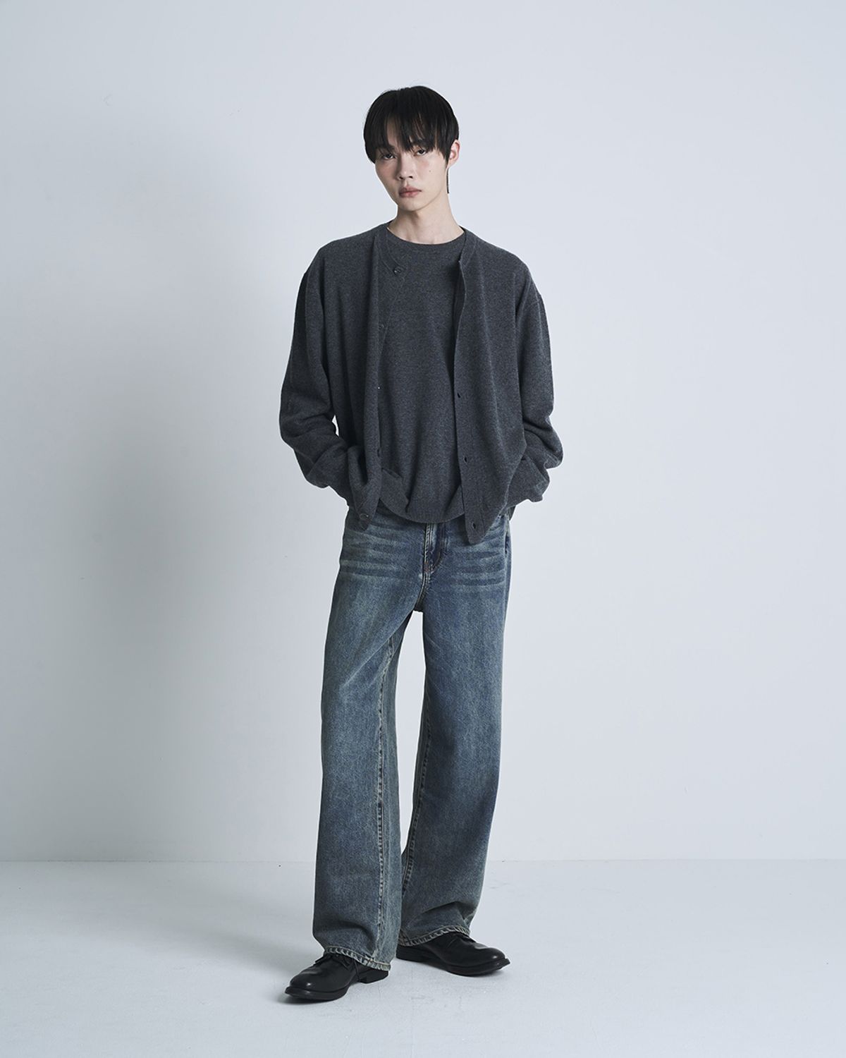 포커페이스(POKERFACE) FARASHA CASHMERE CREW NECK CARDIGAN CHARCOAL