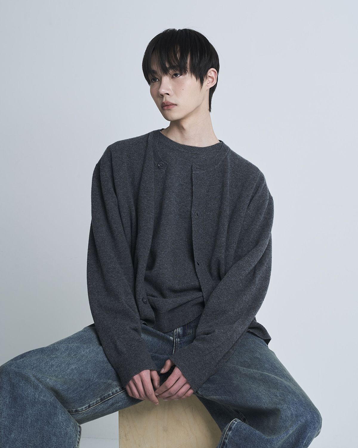 포커페이스(POKERFACE) FARASHA CASHMERE CREW NECK CARDIGAN CHARCOAL