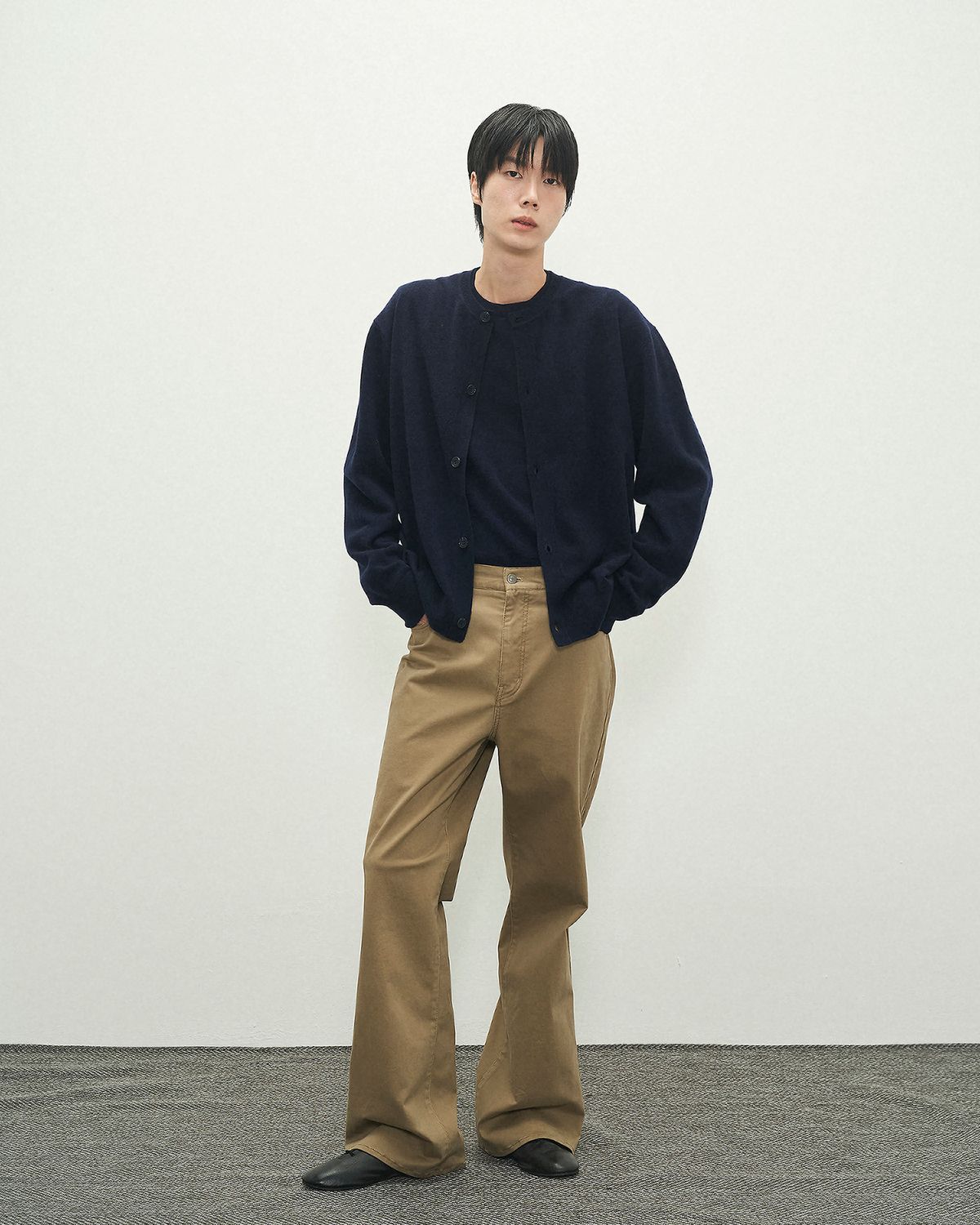 포커페이스(POKERFACE) FARASHA CASHMERE CREW NECK CARDIGAN DARK NAVY