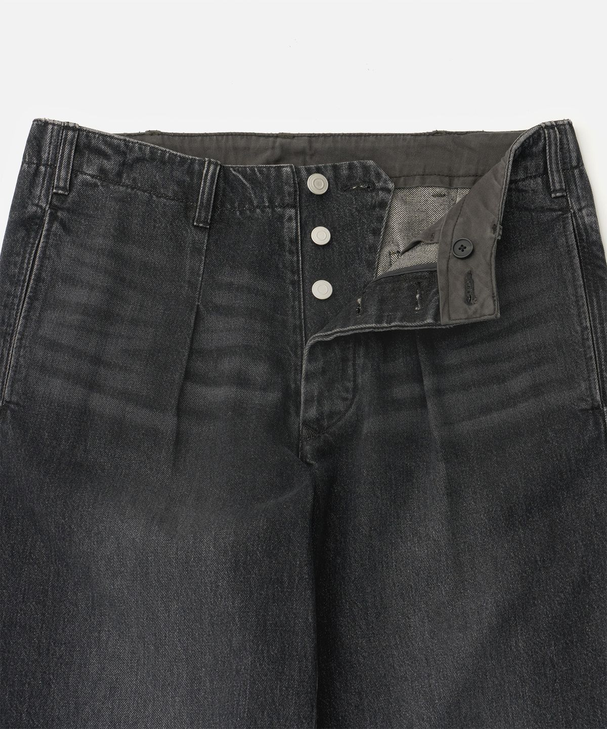 어나더 오피스(ANOTHER OFFICE) Maverick One-Tuck Denim Pants (Faded Black)