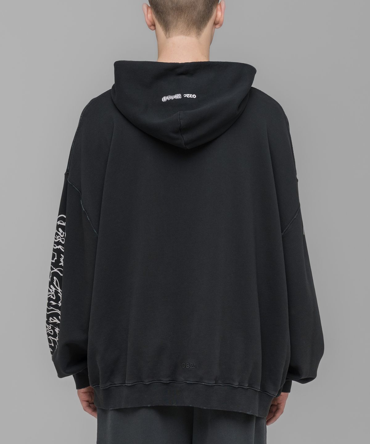 032씨(032C) (U) 페이스리스 오버사이즈드 후디 페이디드 블랙 FAITHLESS OVERSIZED HOODIE FADED BLACK