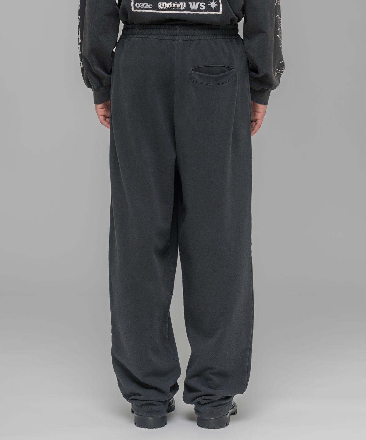 032씨(032C) (U) 아웃로우 오버사이즈 스웨트 팬츠 페이디드 블랙 OUTLAW OVERSIZED SWEATPANTS FADED BLACK