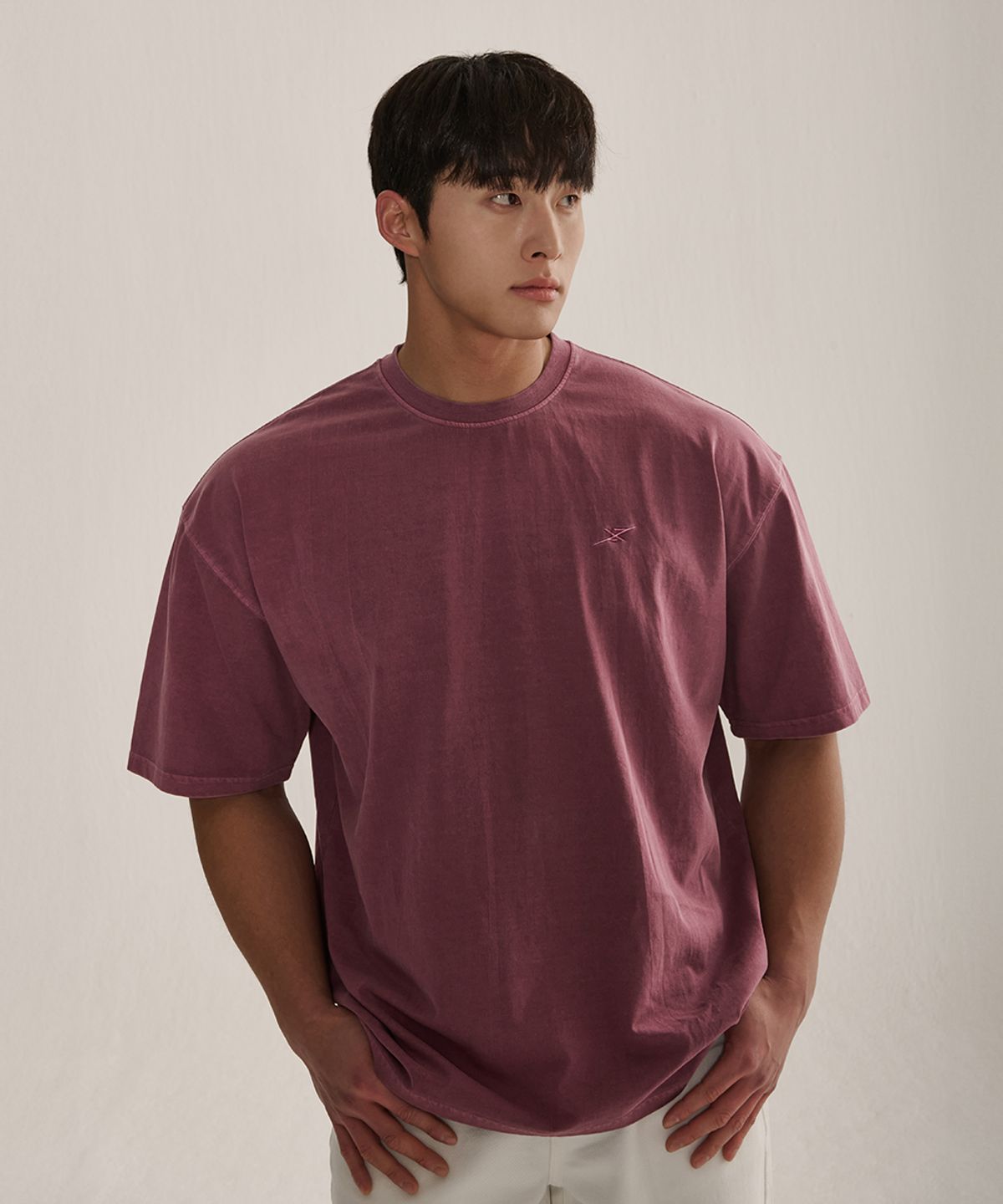 나인제트(NINEZ) 스몰로고 피그먼트 오버핏 티셔츠_3color