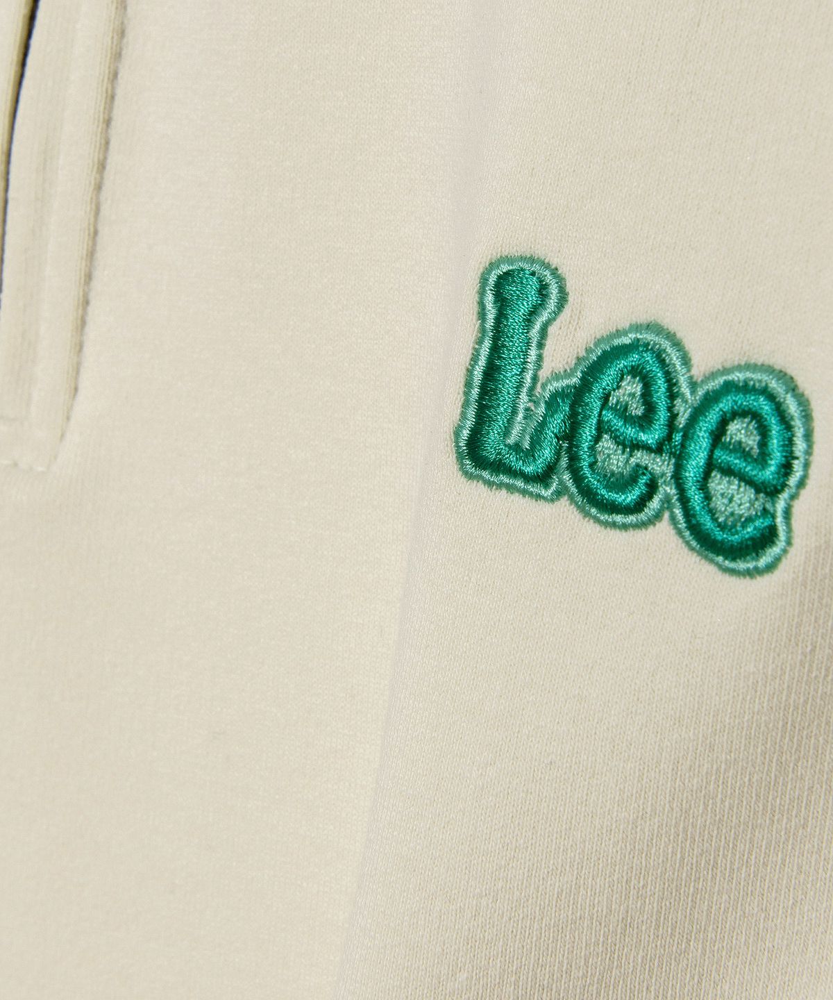 리(LEE) 스몰 트위치 로고 하프 집업 카라 티셔츠 샌드 베이지