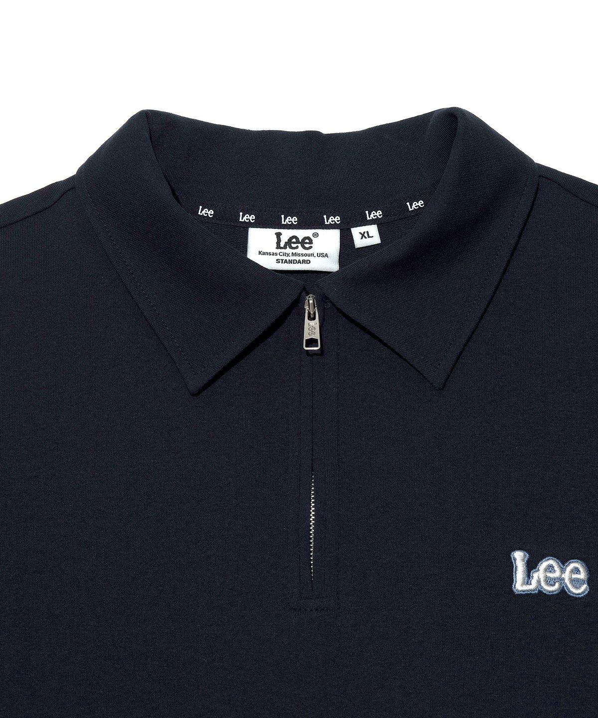 리(LEE) 스몰 트위치 로고 하프 집업 카라 티셔츠 네이비