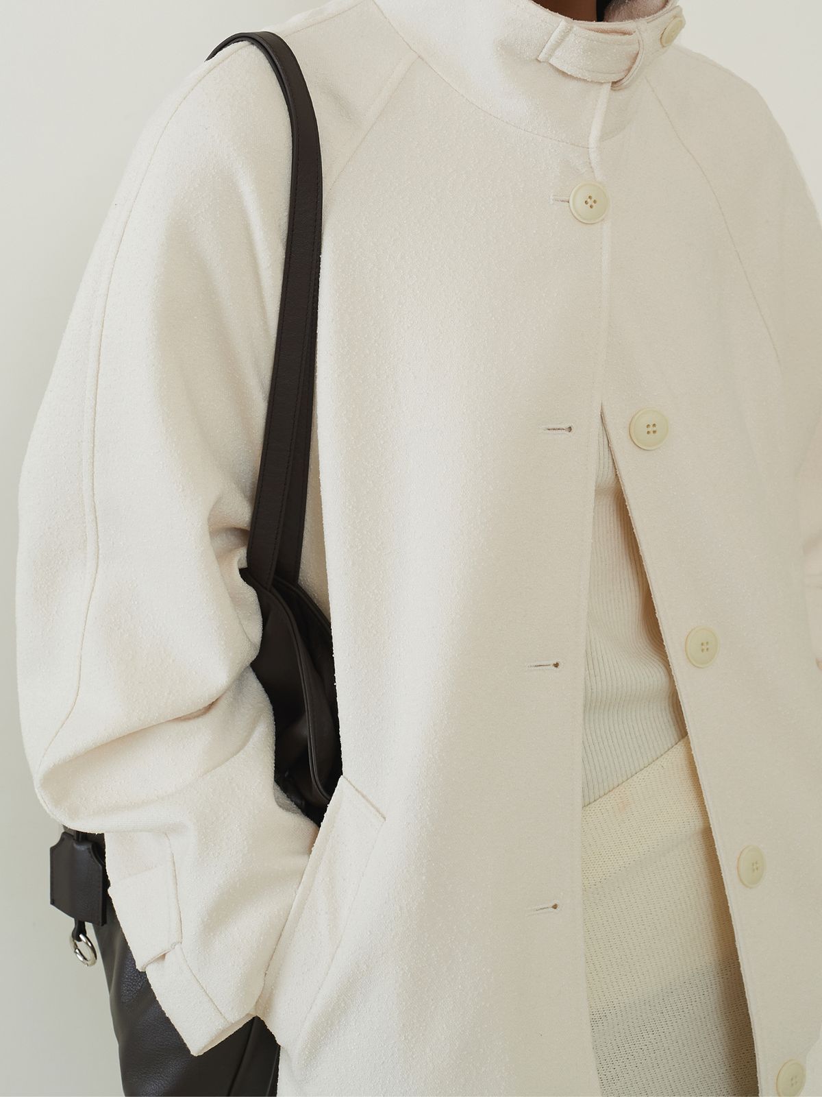 프롬웨얼(FROMWHERE) High Neck Raglan Half Coat Cream