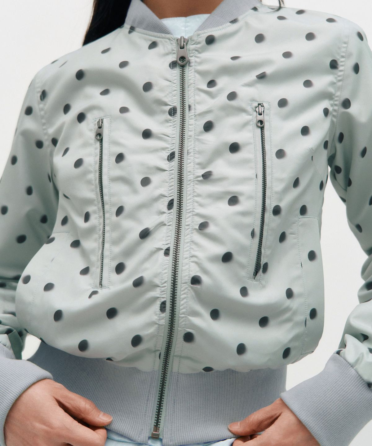 킴지수(KIMZISU) Dot Graphic Windbreaker _ GREY