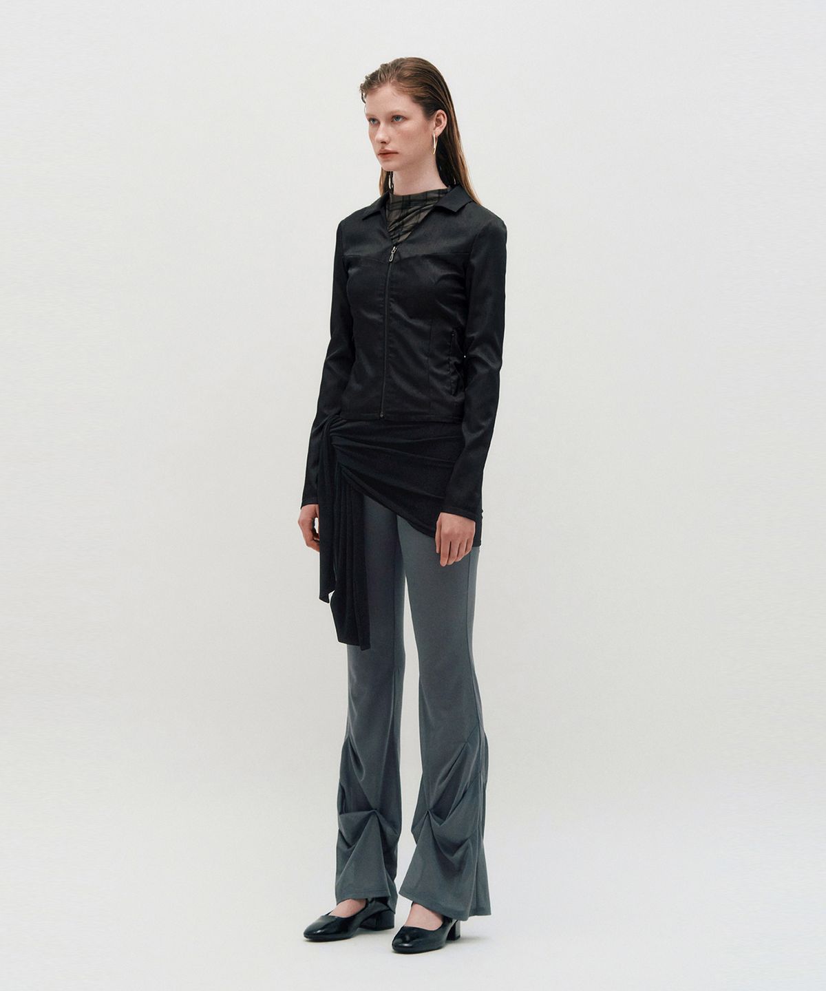 킴지수(KIMZISU) V-Neck Sleek Zip-Up _ BLACK