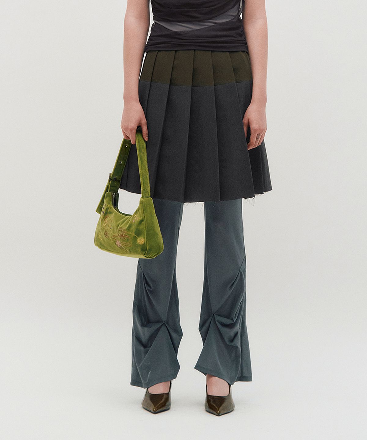 킴지수(KIMZISU) Raw Edge Colour Block Pleated Skirt _ KHAKI