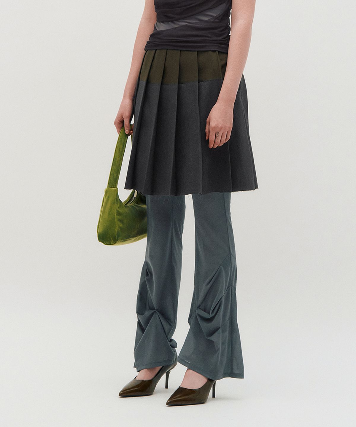 킴지수(KIMZISU) Raw Edge Colour Block Pleated Skirt _ KHAKI