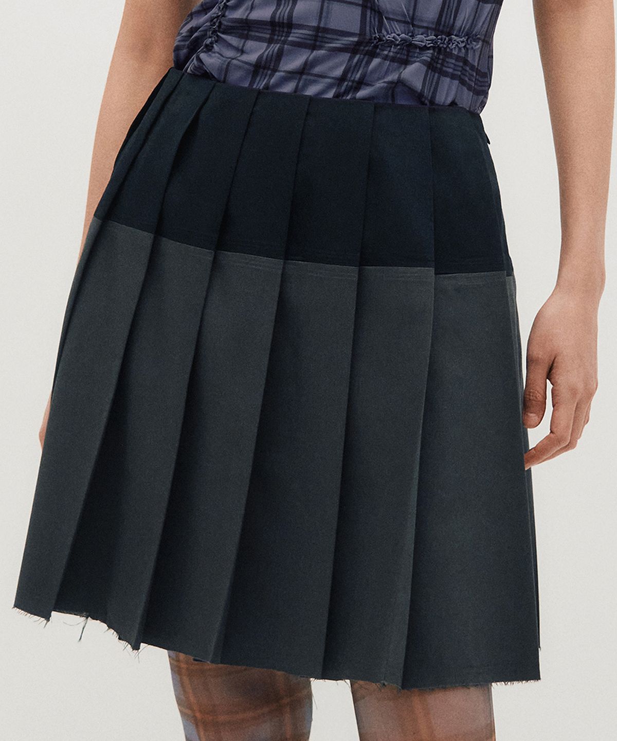 킴지수(KIMZISU) Raw Edge Colour Block Pleated Skirt _ NAVY