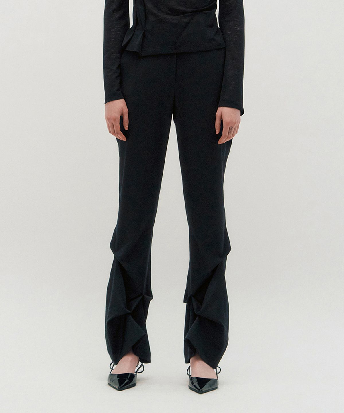 킴지수(KIMZISU) DOZI - Slim Trousers _ BLACK