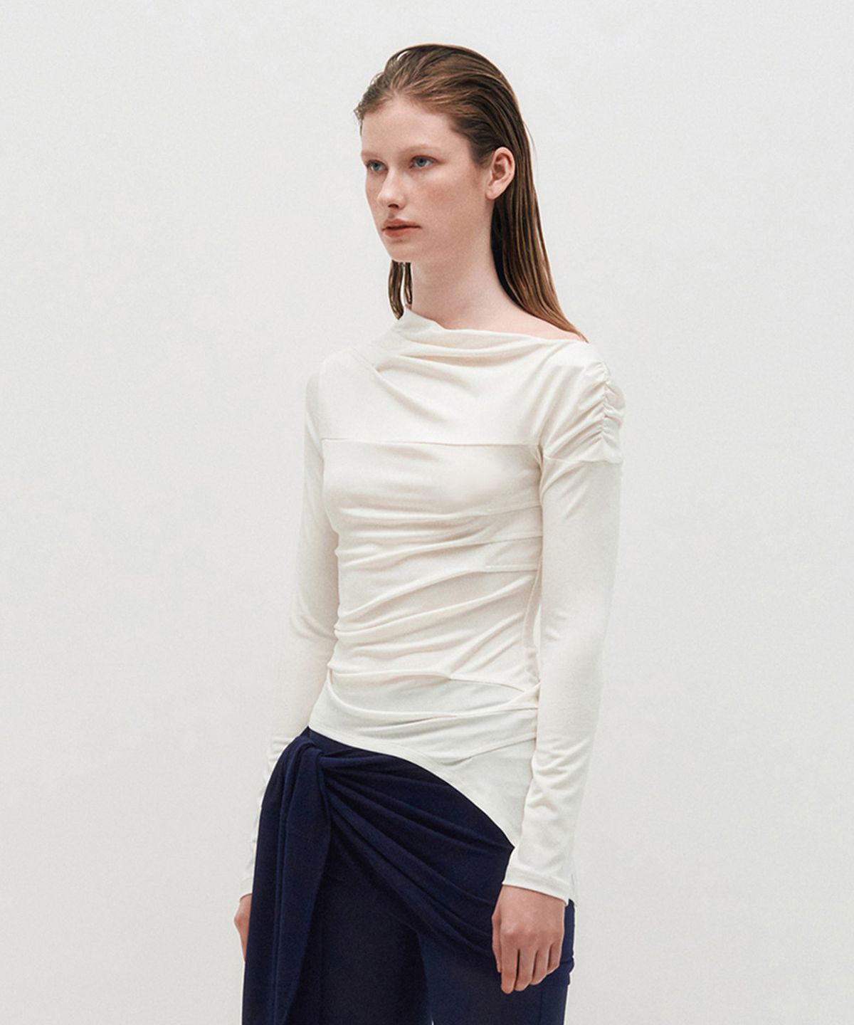 킴지수(KIMZISU) One Shoulder Draped Jersey Top _ WHITE