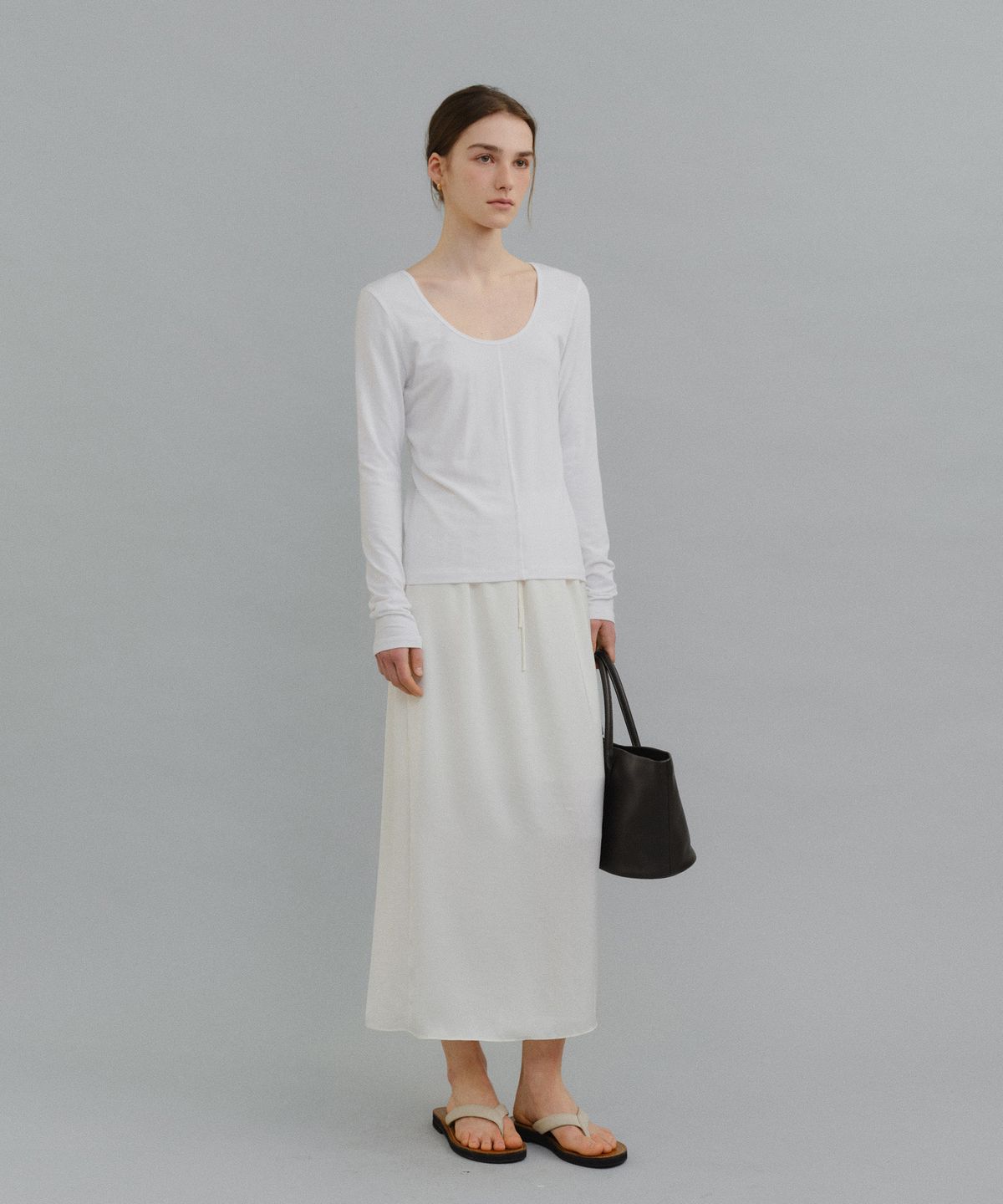 유라고(URAGO) Two way U-neck t-shirt