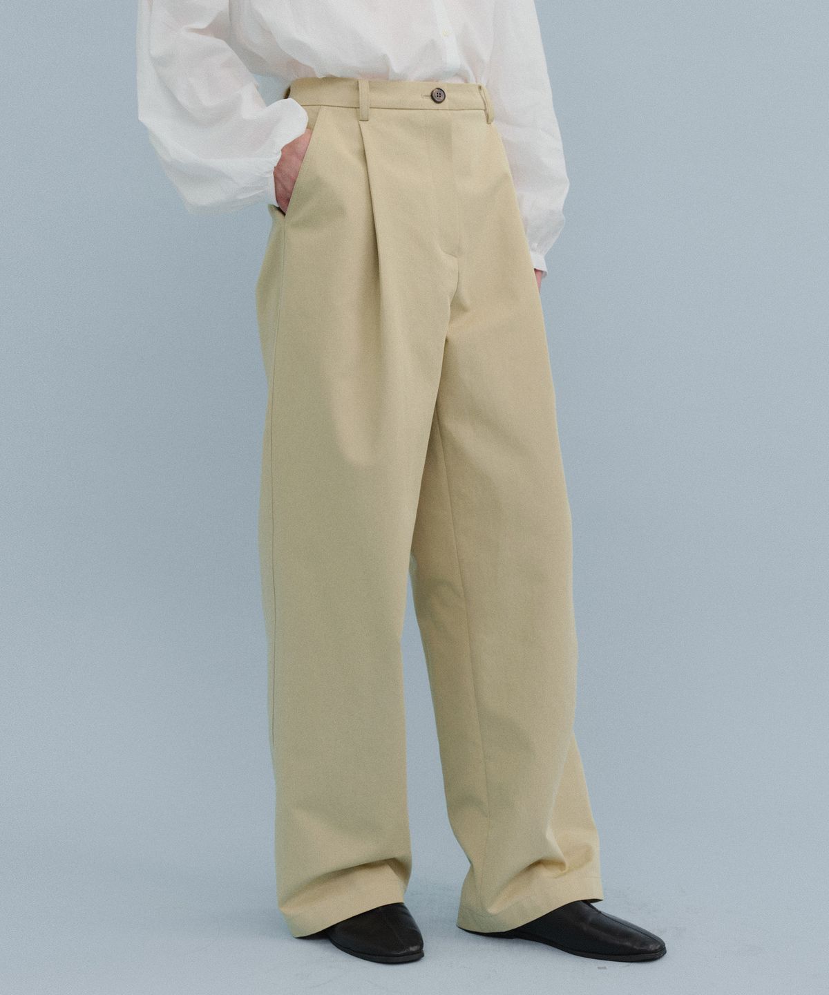 유라고(URAGO) One-tuck wide chino pants