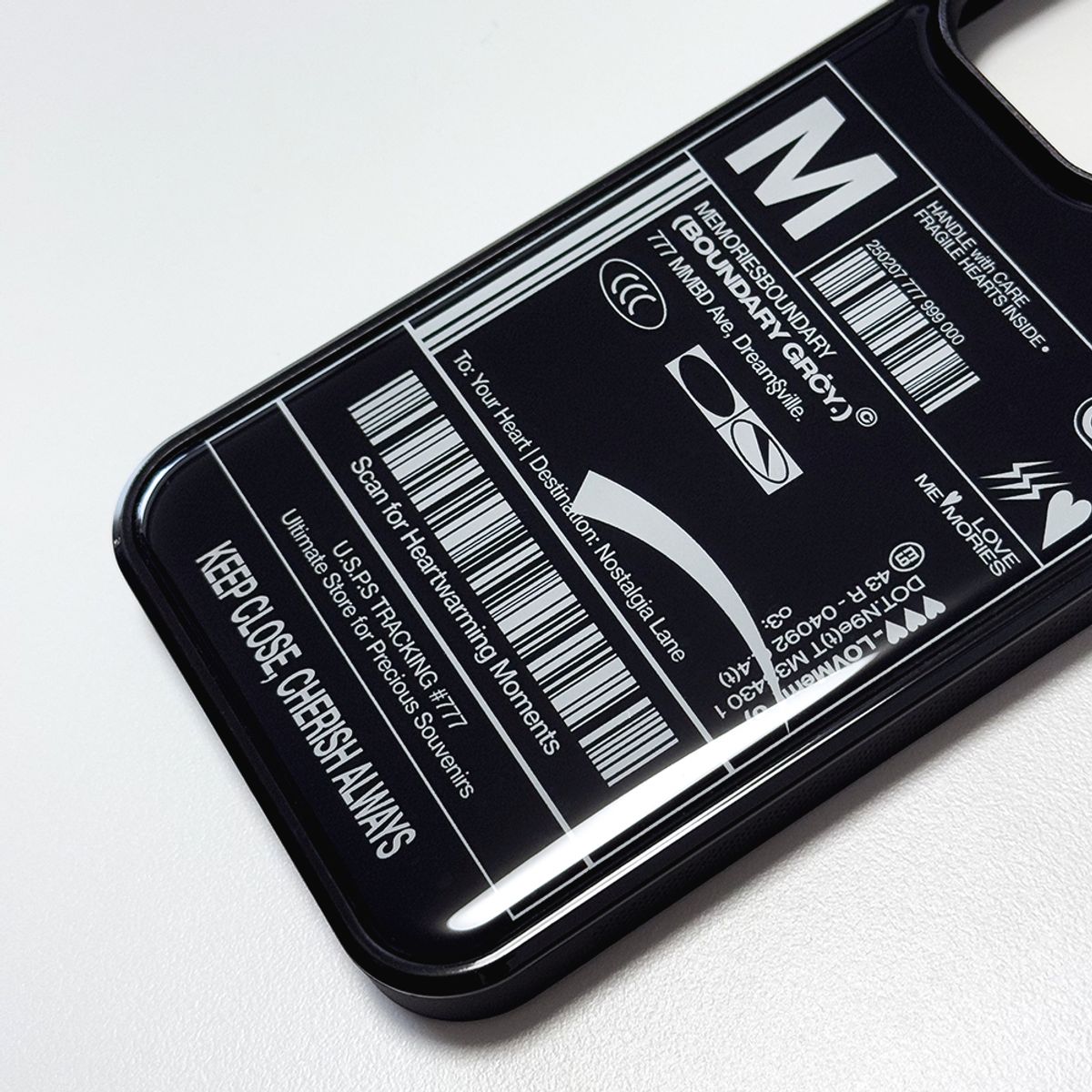 메모리즈바운더리(MEMORIESBOUNDARY) Fresh Love Delivery Label Phone Case (Epoxy-BK)