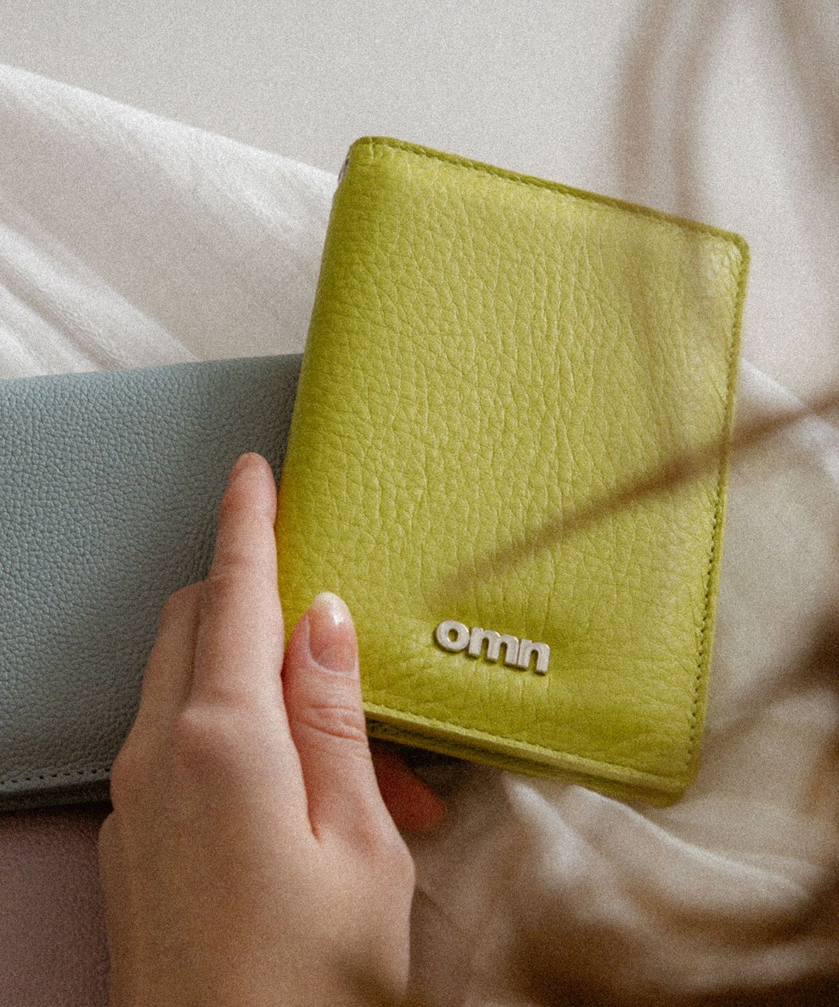 옴니포턴트(OMNIPOTENT) [Anti-Skimming]Memory passport wallet _Avocado