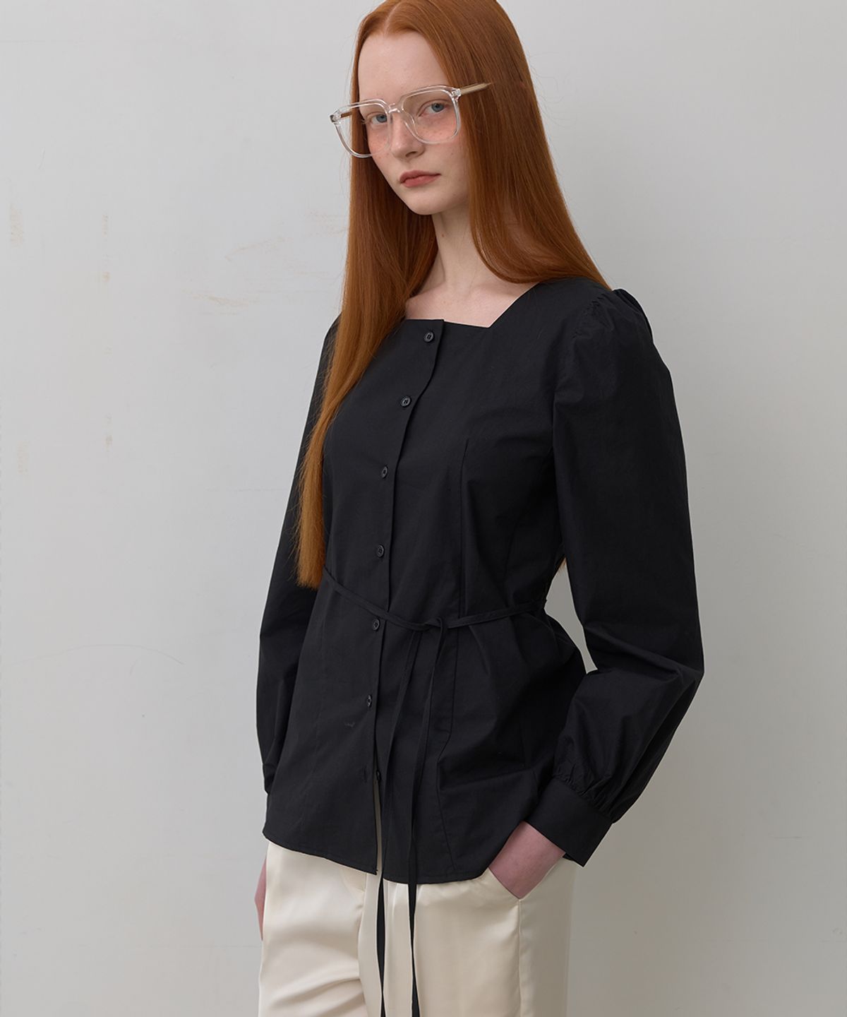 320쇼룸(320SHOWROOM) Rêve Waist Belt Blouse Black