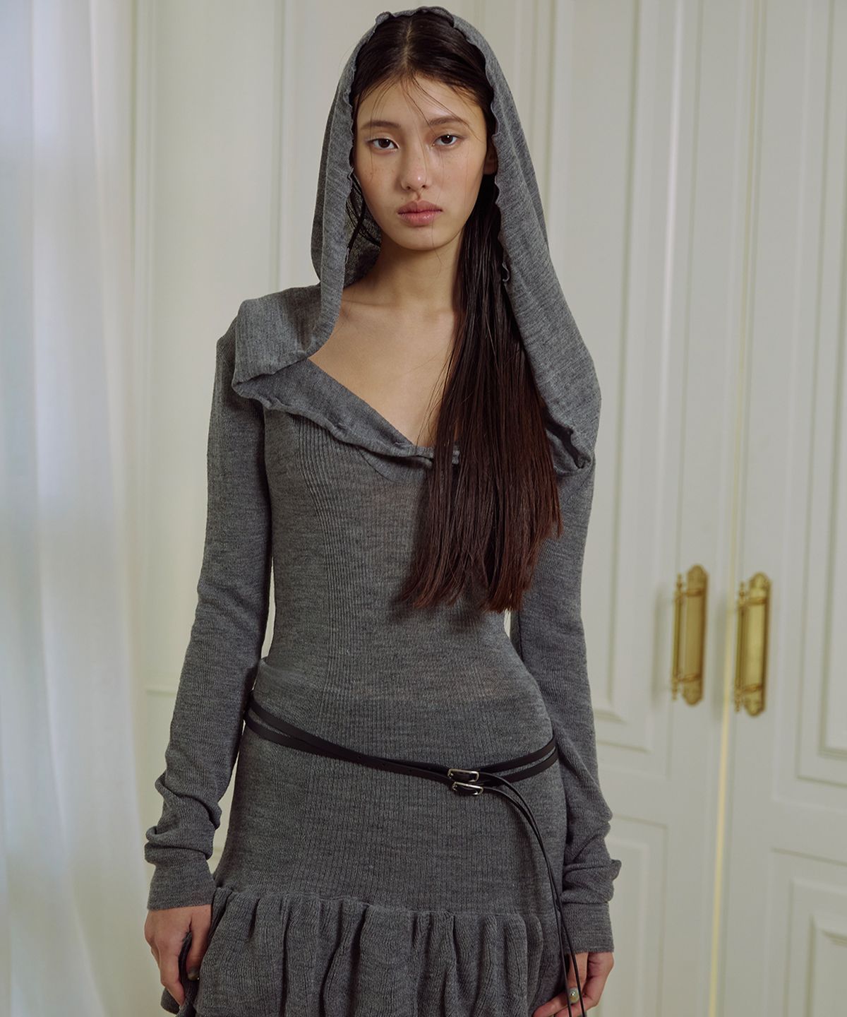 더포르타(THEPORTA) OFF-SHOULDER HOODED KNIT MINI DRESS, GREY