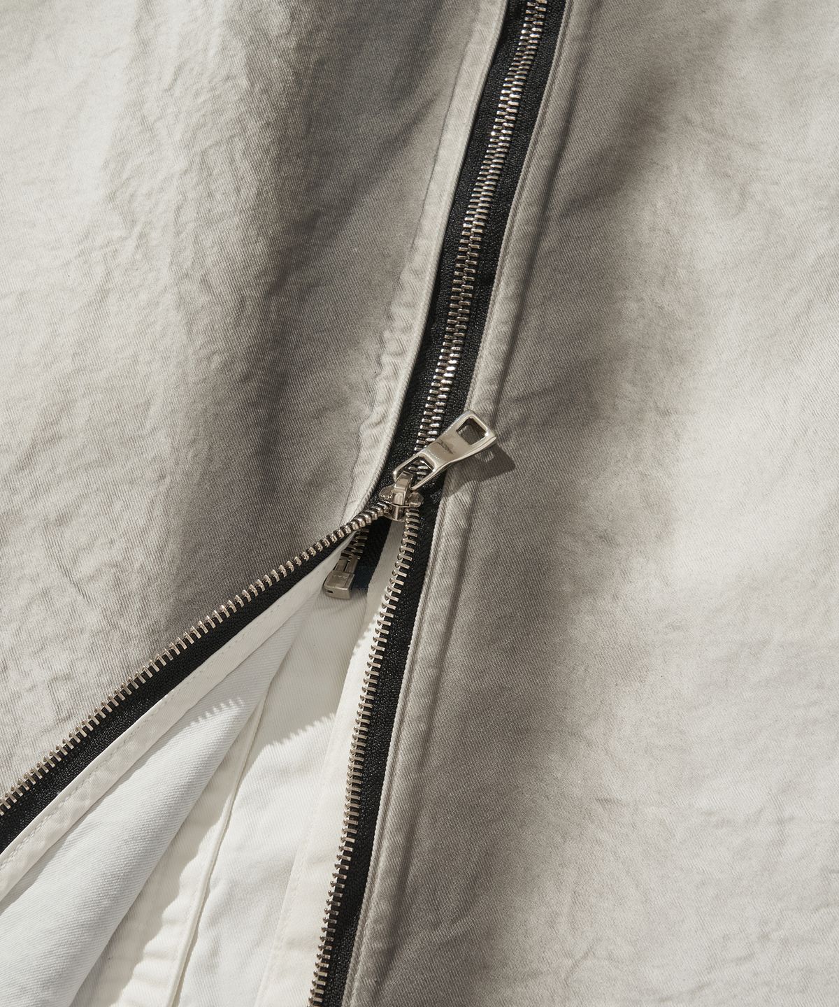 리베레(LIBERE) HOODED ZIPPER COAT / WHITE