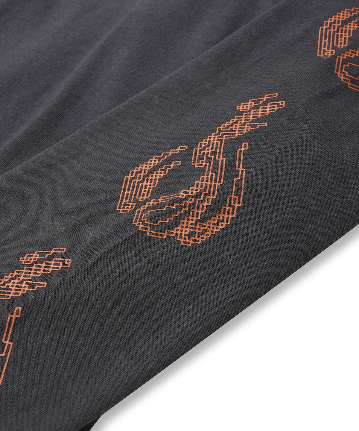 브라운브레스(BROWNBREATH) TRACE PIGMENT LAYERED TEE - CHARCOAL