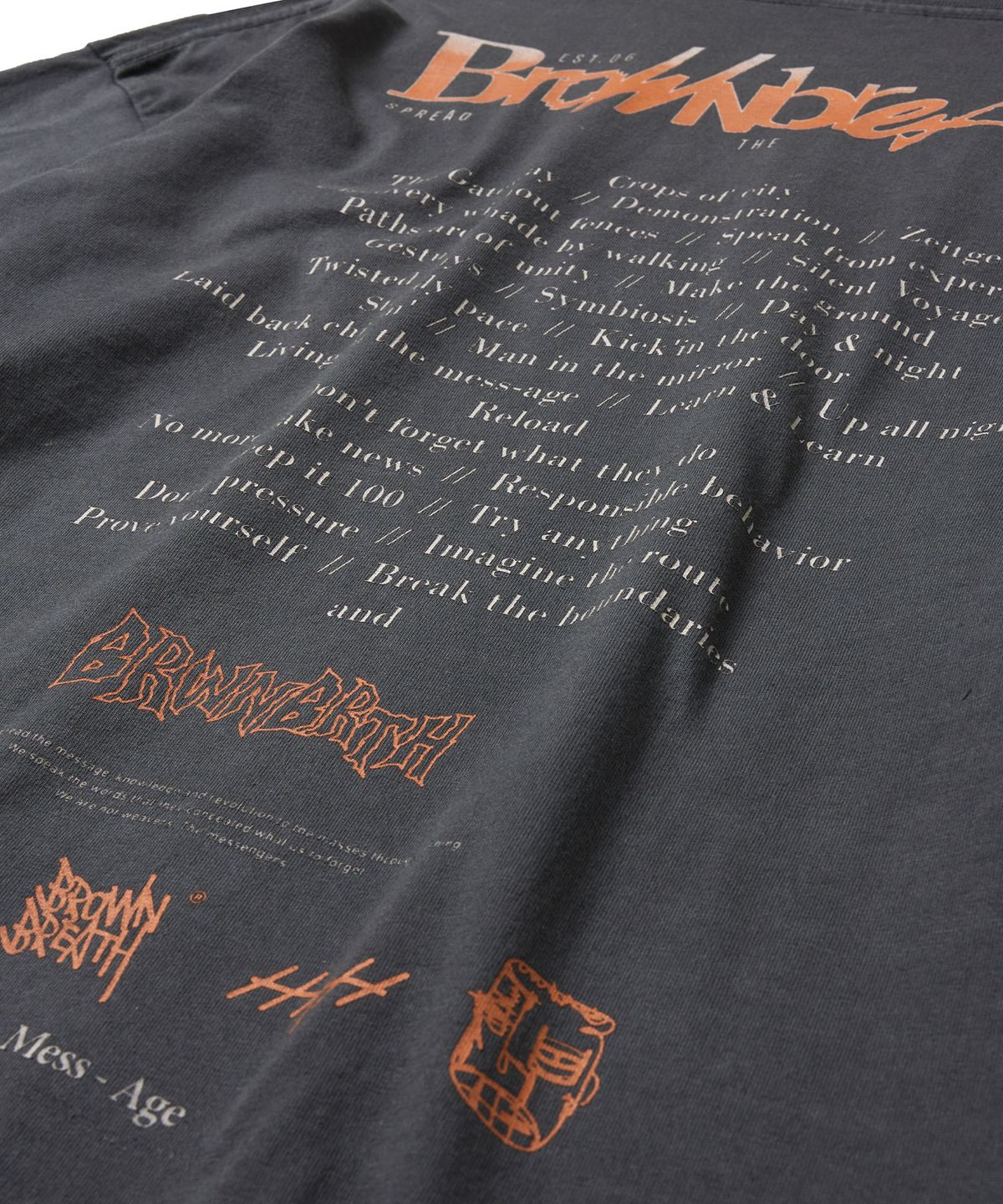 브라운브레스(BROWNBREATH) TRACE PIGMENT LAYERED TEE - CHARCOAL