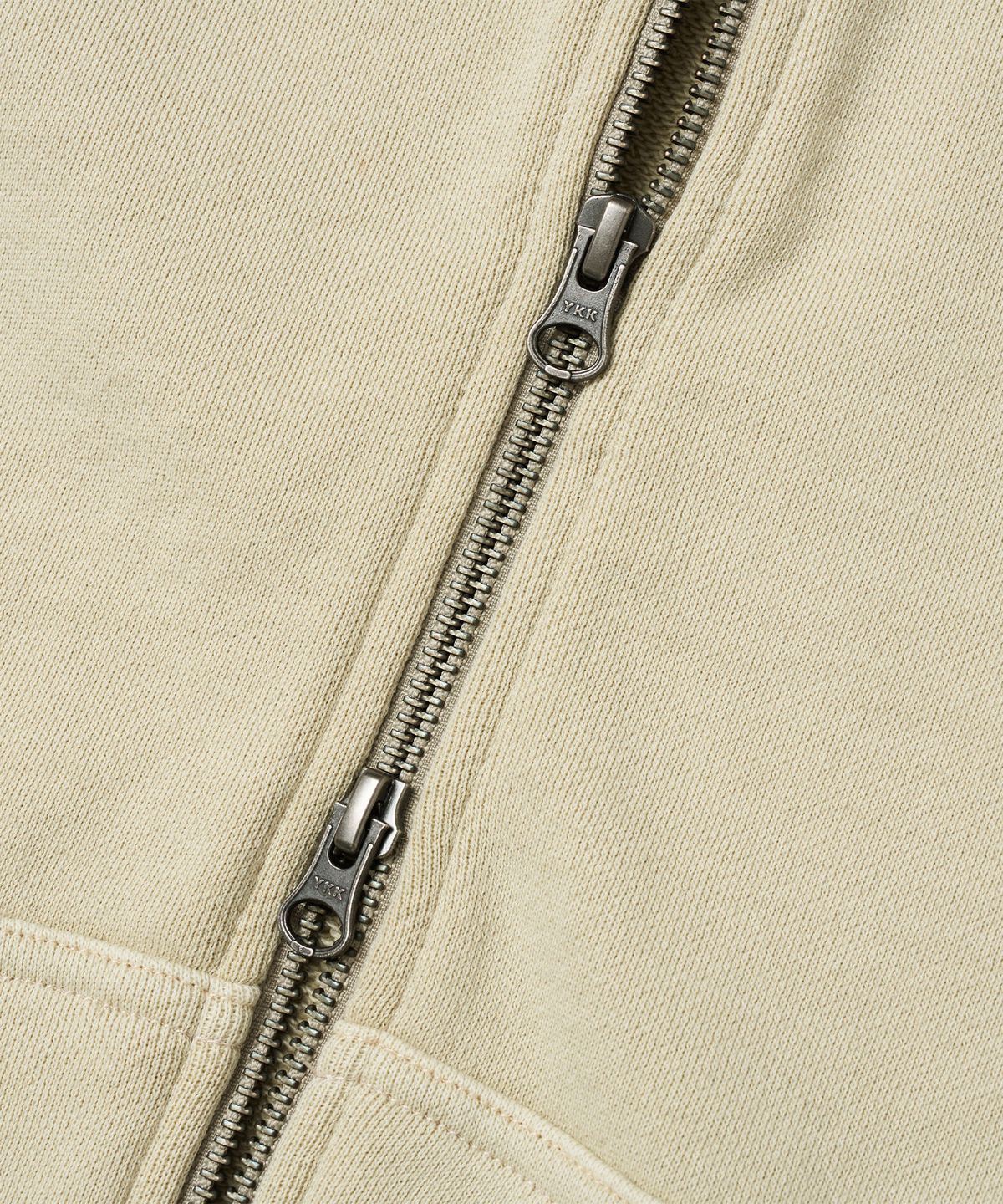브라운브레스(BROWNBREATH) PIGMENT TAG HOOD VEST - BEIGE