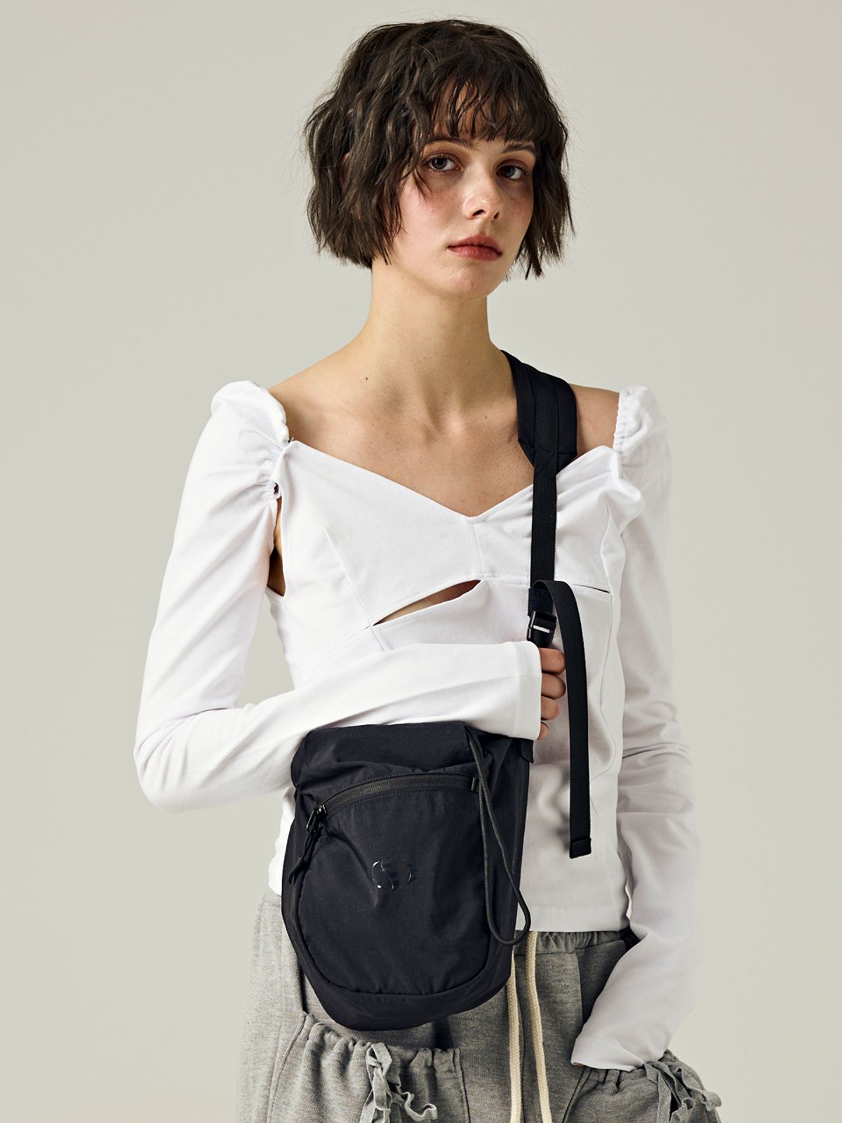 샐볼(SALBOL) 320 LIGHT STRING CROSS BAG [BLACK]