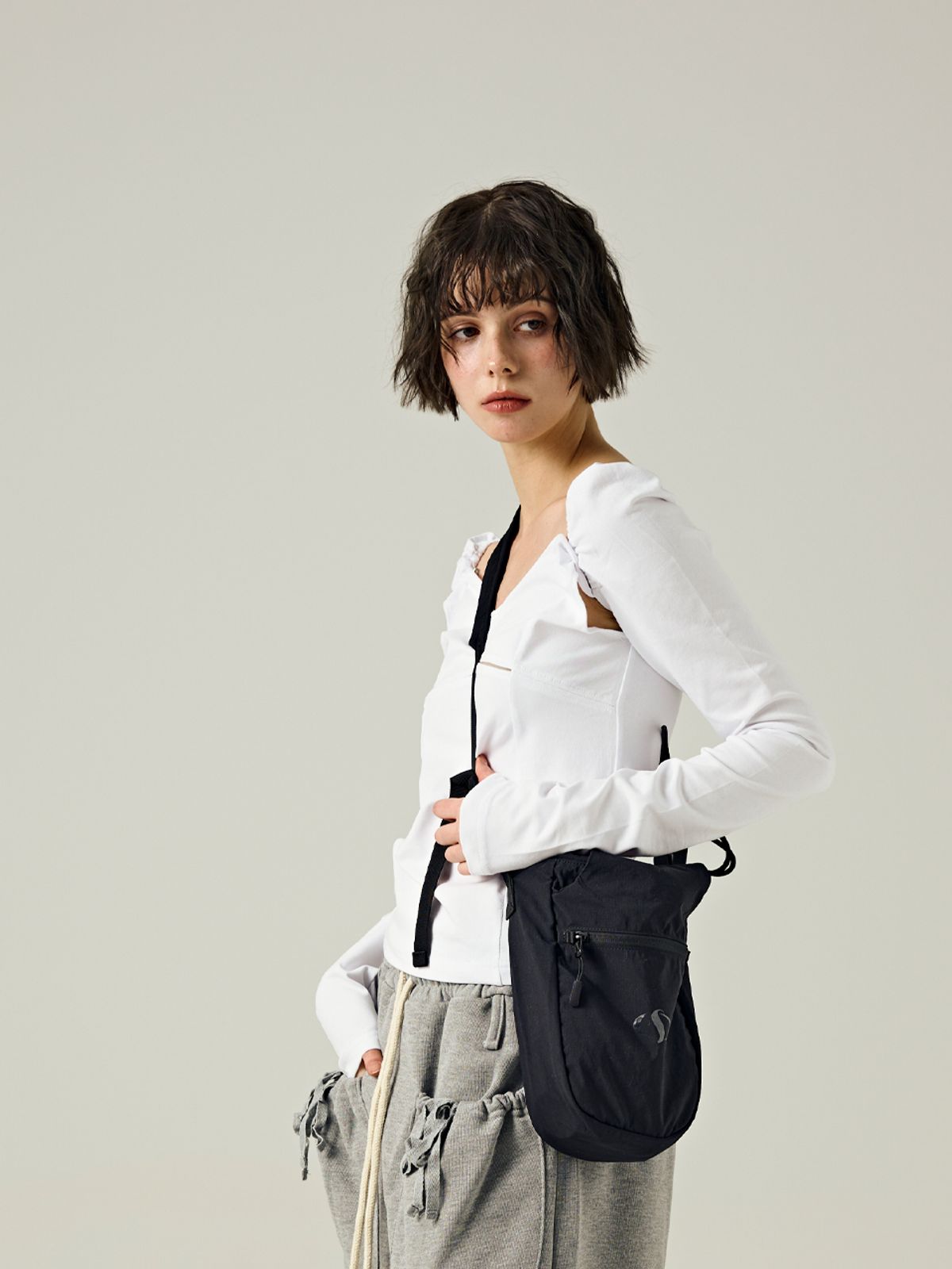 샐볼(SALBOL) 320 LIGHT STRING CROSS BAG [BLACK]