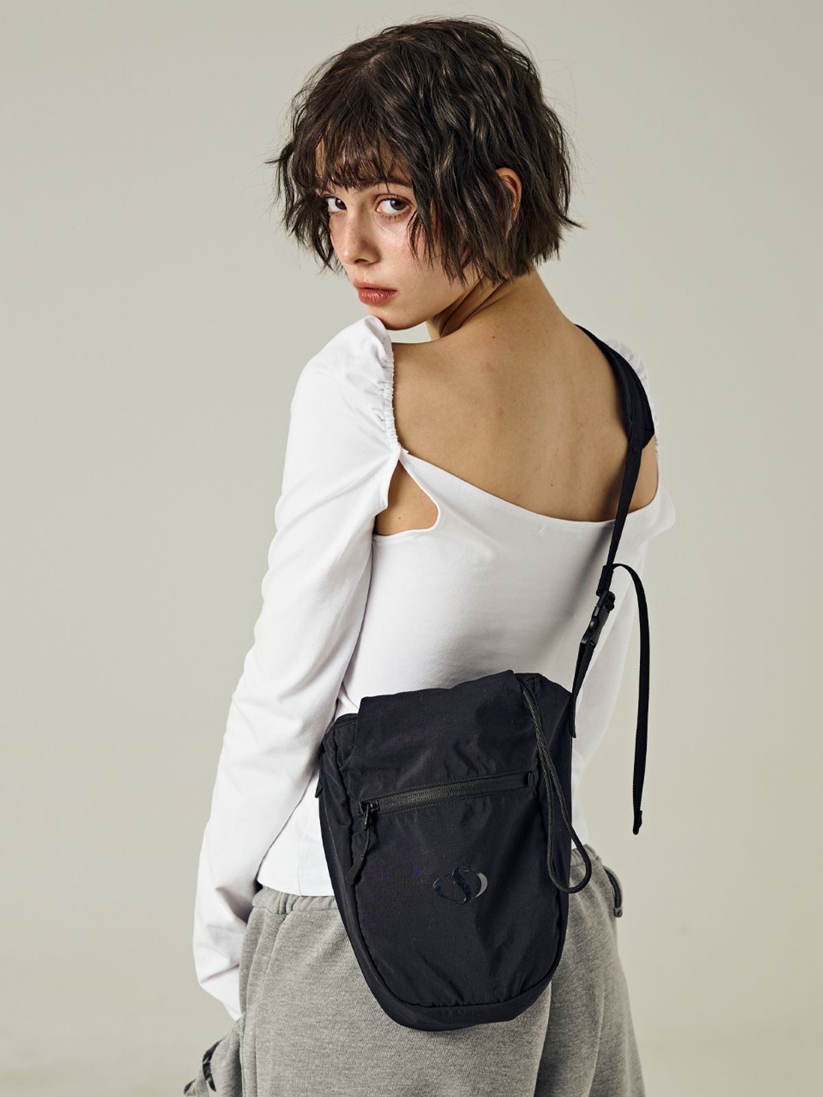 샐볼(SALBOL) 320 LIGHT STRING CROSS BAG [BLACK]