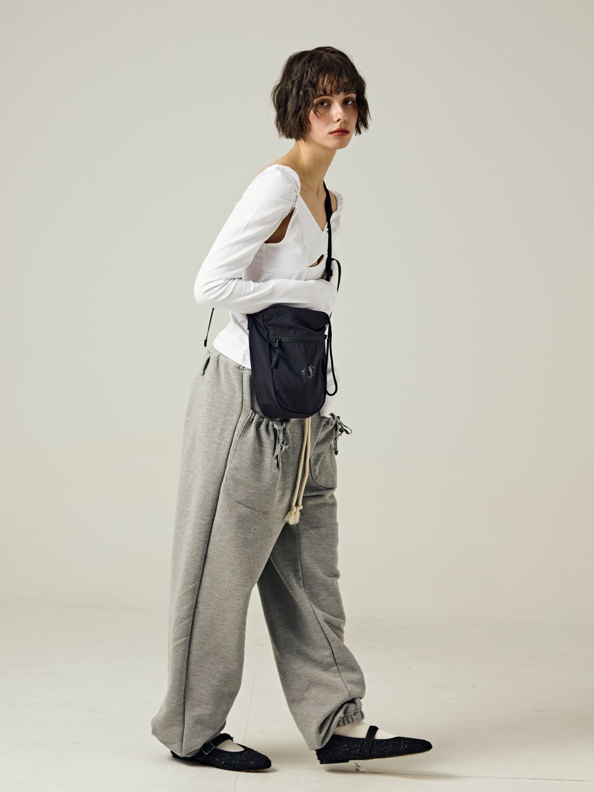 샐볼(SALBOL) 320 LIGHT STRING CROSS BAG [BLACK]