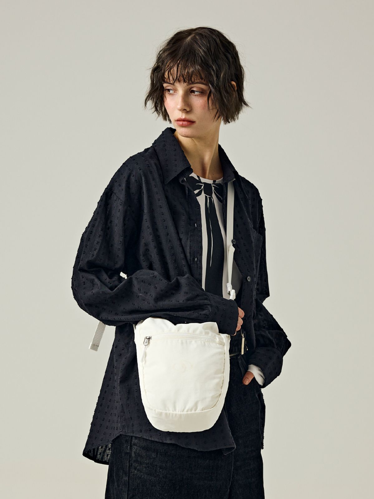 샐볼(SALBOL) 320 LIGHT STRING CROSS BAG [IVORY]