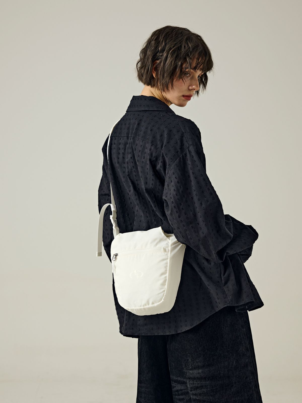 샐볼(SALBOL) 320 LIGHT STRING CROSS BAG [IVORY]
