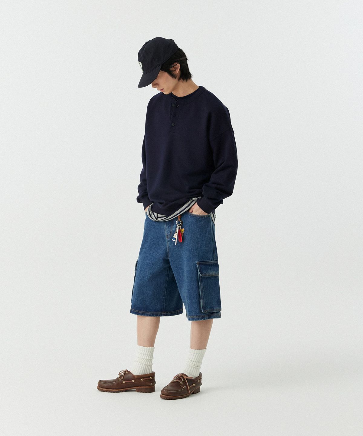 스탠즈(STENDS) [M~4XL] 헨리넥 세미오버 맨투맨_네이비