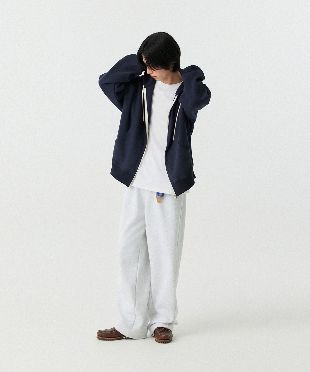 스탠즈(STENDS) [M~4XL] 벨트 루프 커브드 스웻 팬츠_화이트 멜란지