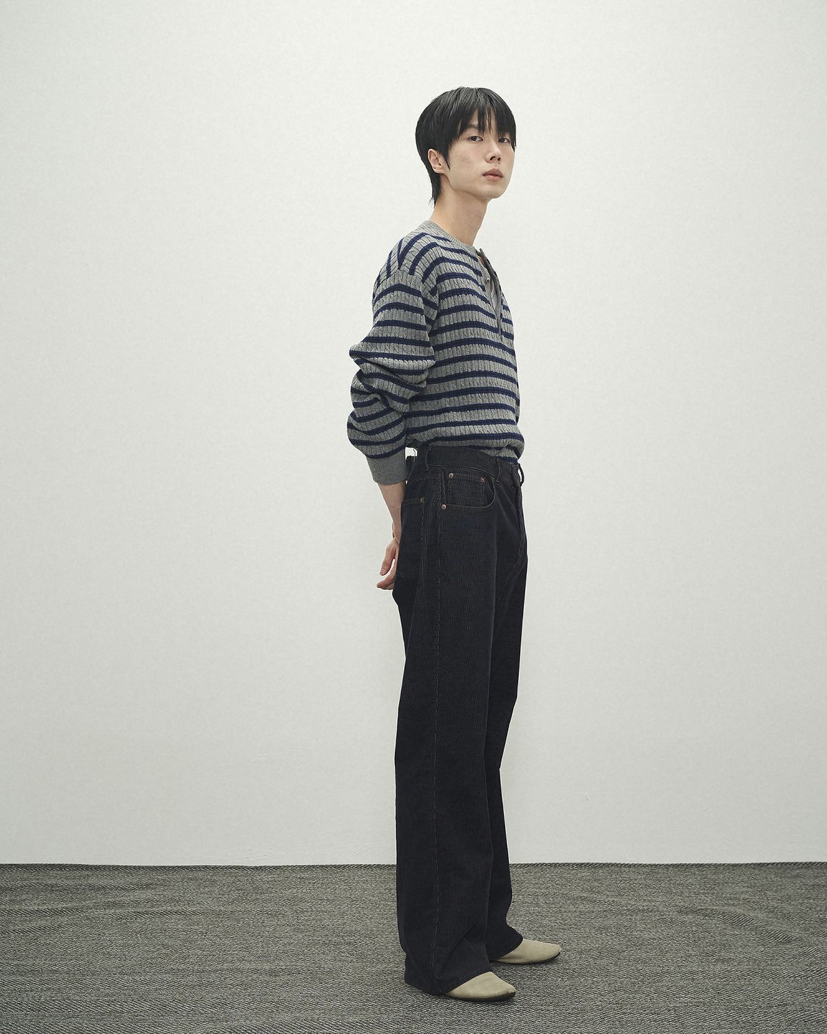 포커페이스(POKERFACE) CABLE STRIPE HENLEY NECK KNIT GREY