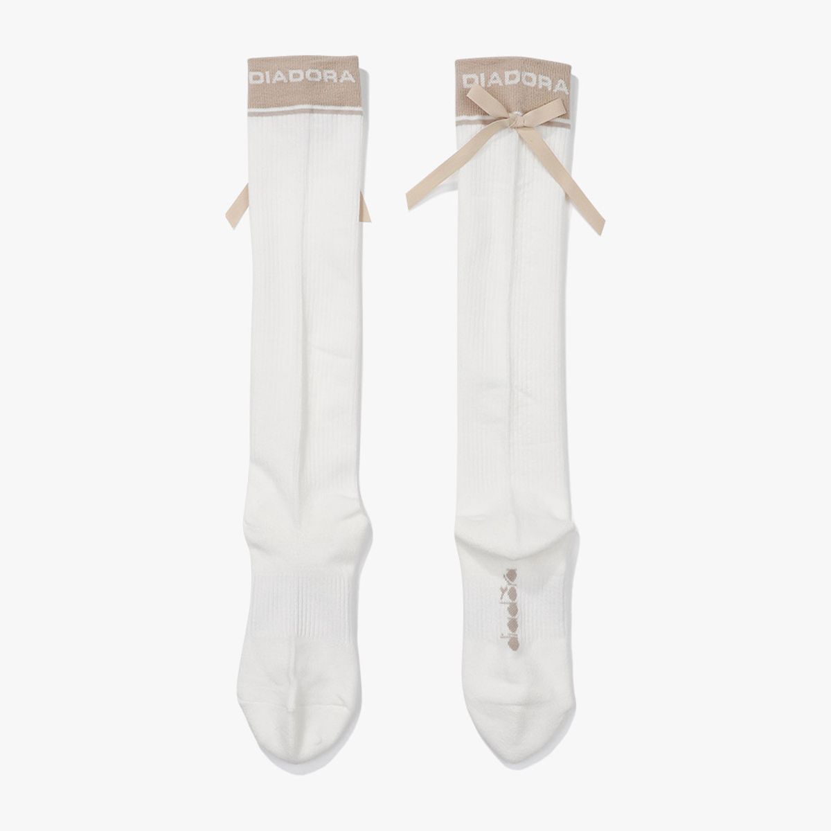 디아도라(diadora) 리본 니삭스 BEIGE