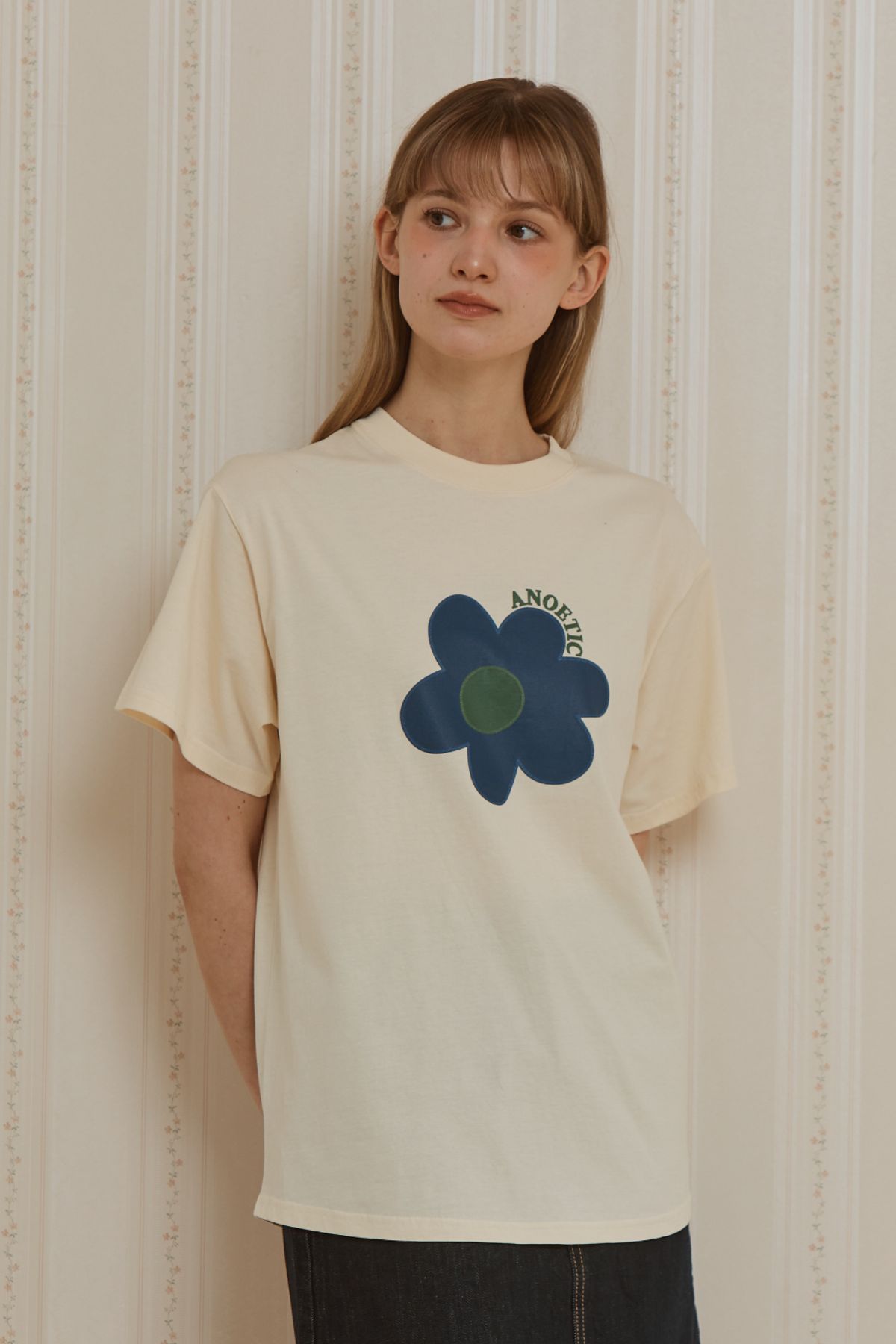 아노에틱(ANOETIC) ANC FLOWER PIECE T-SHIRT_IVORY