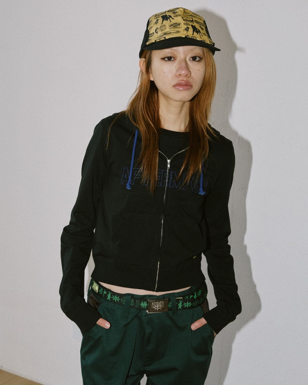 애프터매스(AFTERMATH) W CONTRAST STITCH ZIP HOODIE [BLACK]