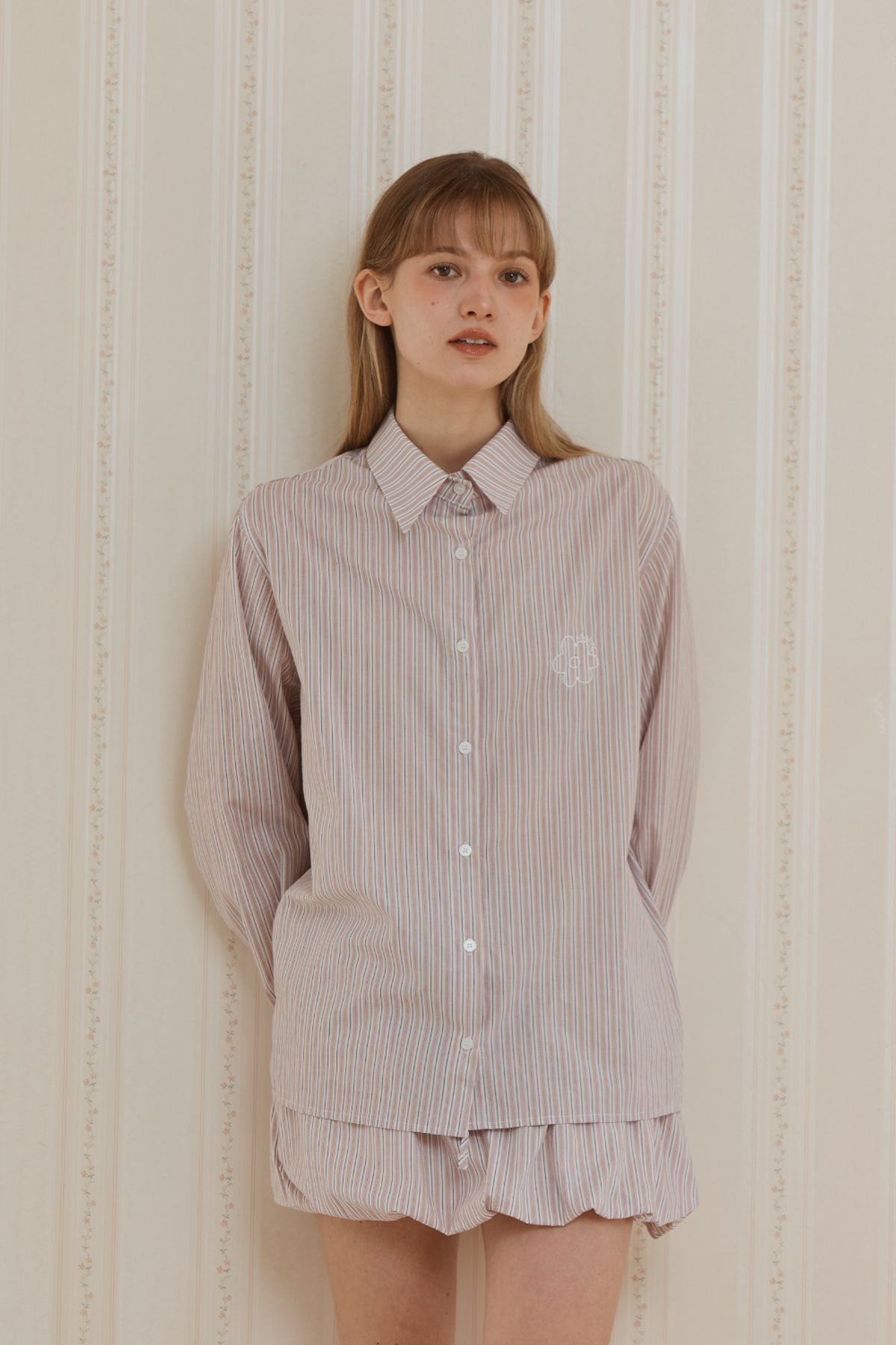 아노에틱(ANOETIC) STRIPE FLOWER LOGO SHIRT_PINK
