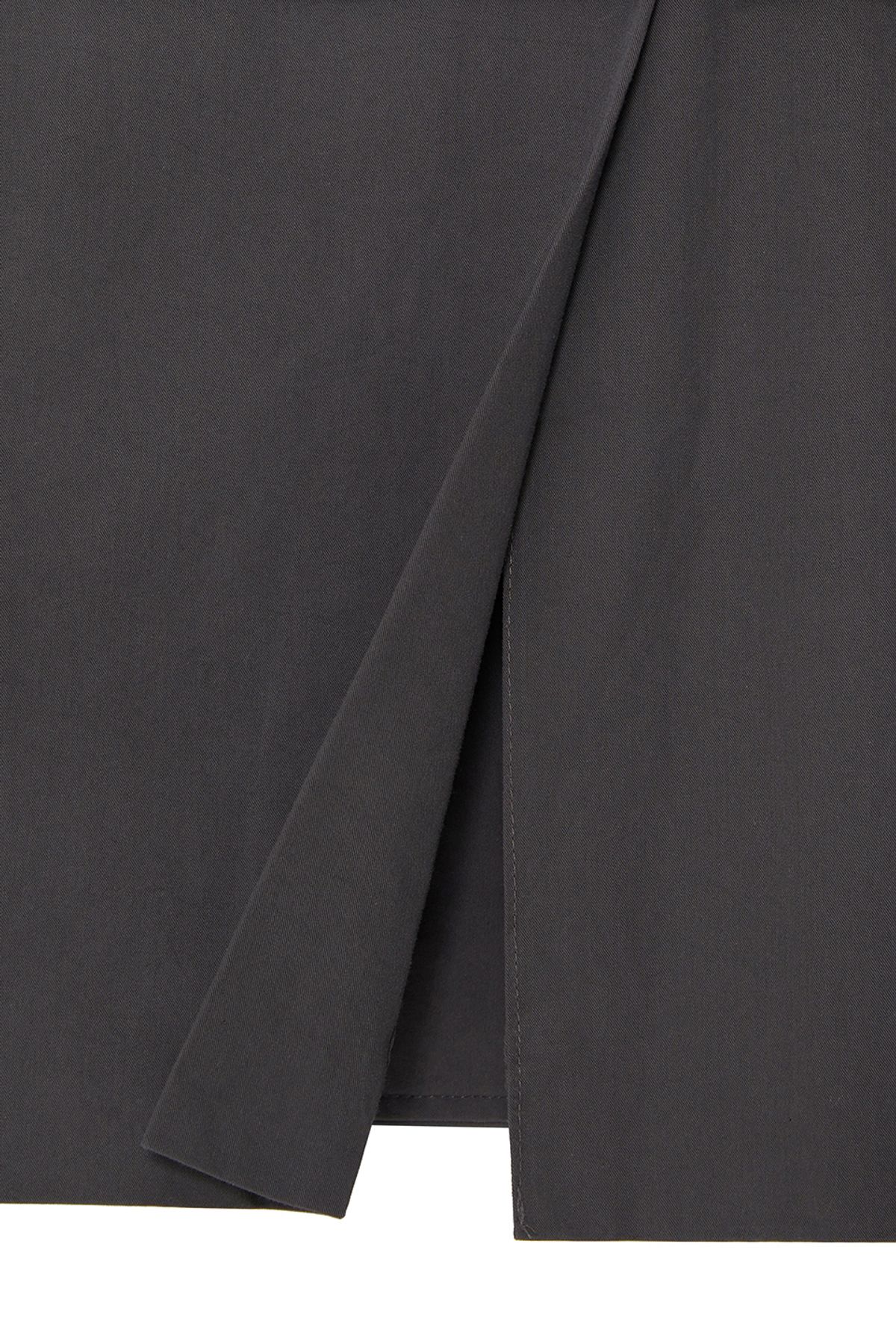 비바스튜디오(VIVASTUDIO) WOMAN CROPPED OVERSIZED TRENCH COAT [CHARCOAL]