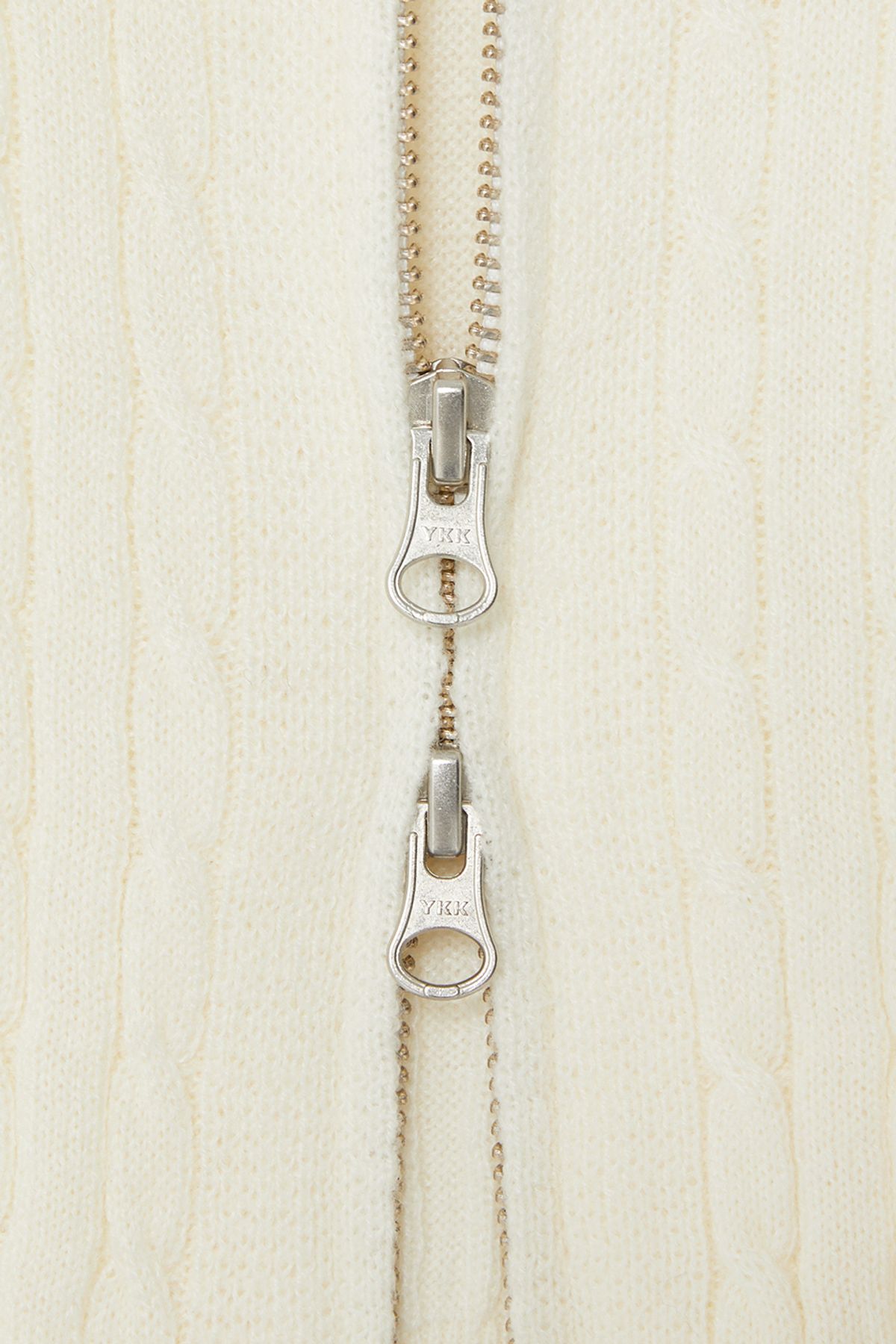 비바스튜디오(VIVASTUDIO) WOMAN WAVE CABLE KNIT ZIP-UP [IVORY]