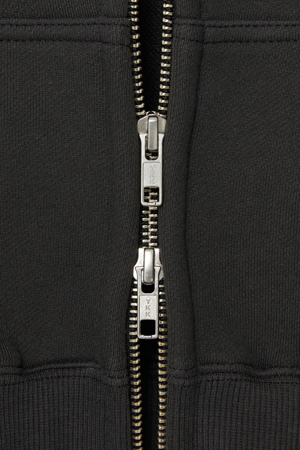 비바스튜디오(VIVASTUDIO) WOMAN LOGO HOODIE ZIP-UP [CHARCOAL]