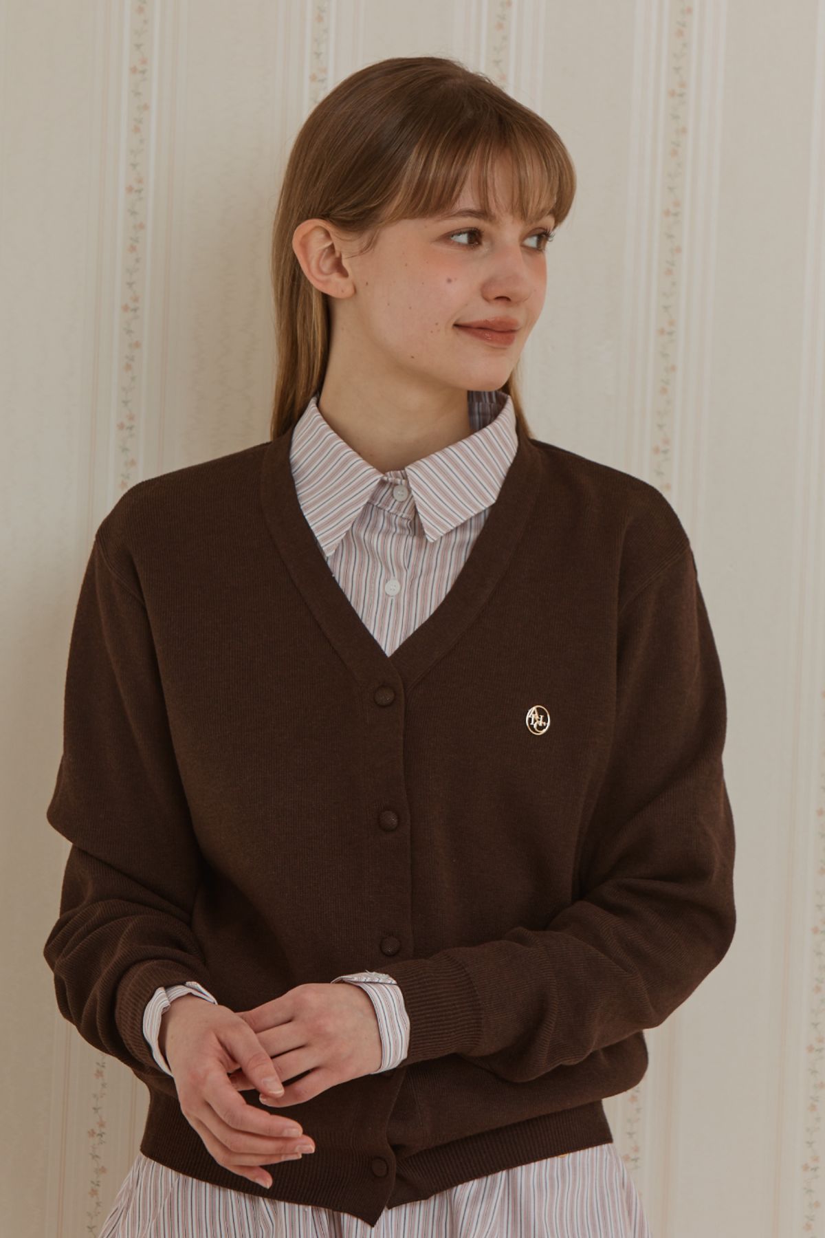 아노에틱(ANOETIC) ANC BASIC V-NECK CARDIGAN_BROWN