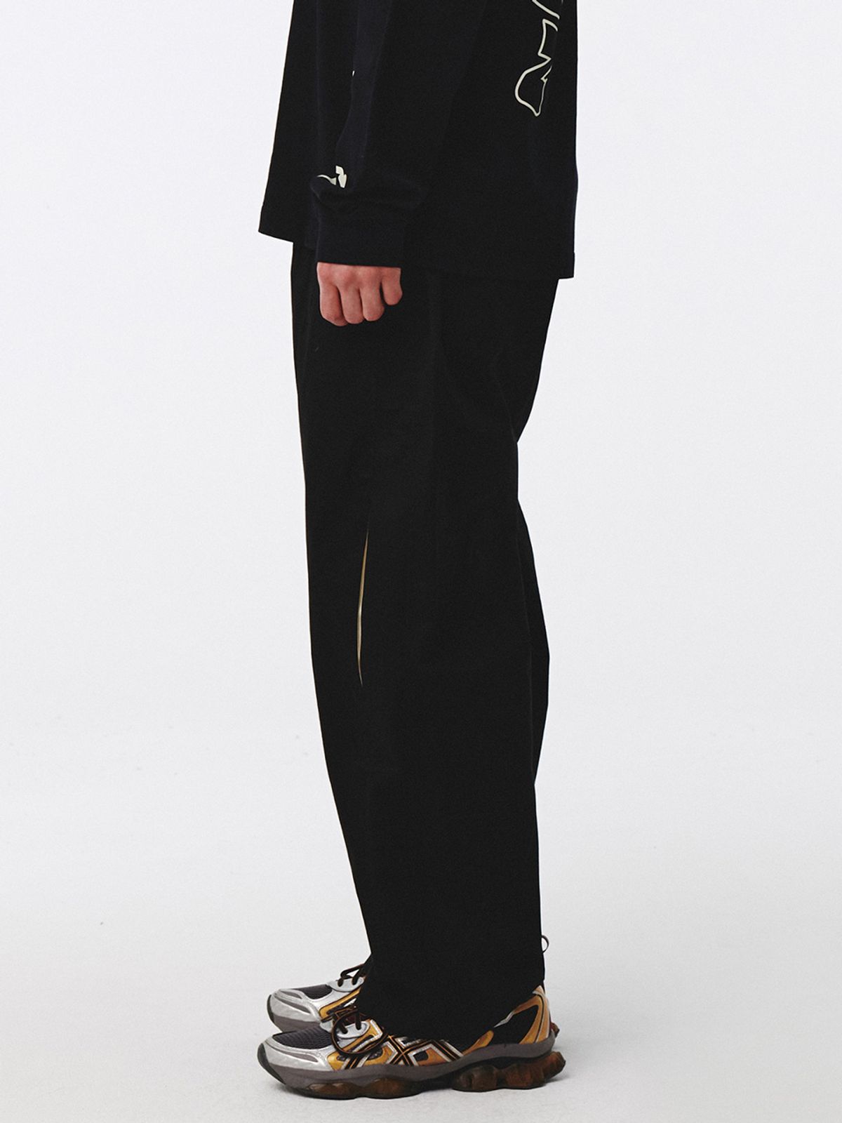 기준 맨(KIJUN MEN) Color Slit Chino Pants Black Cream